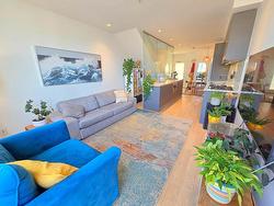 311 1647 E PENDER STREET  Vancouver, BC V5L 1W2