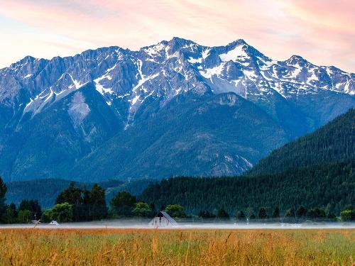 7631 Pemberton Meadows Road, Pemberton, BC 