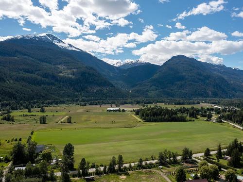 7631 Pemberton Meadows Road, Pemberton, BC 