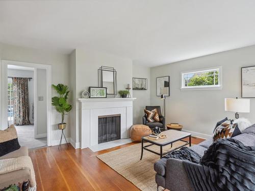 353 E 8Th Street, North Vancouver, BC 