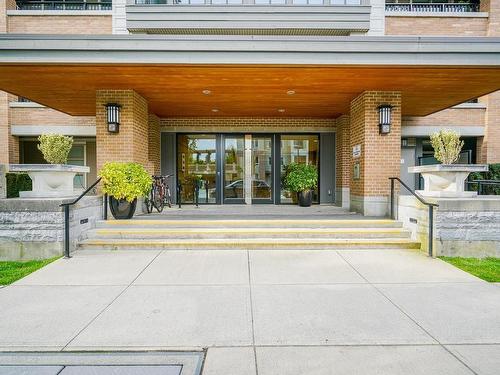 318 3107 Windsor Gate, Coquitlam, BC 