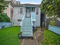 2022 WILLIAM STREET  Vancouver, BC V5L 2X6