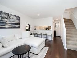 18 1870 YEW STREET  Vancouver, BC V6K 3G2