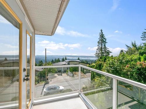 530 Craigmohr Drive, West Vancouver, BC 