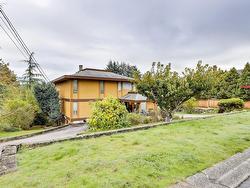 534 Beachview Drive  North Vancouver, BC V7G 1P9