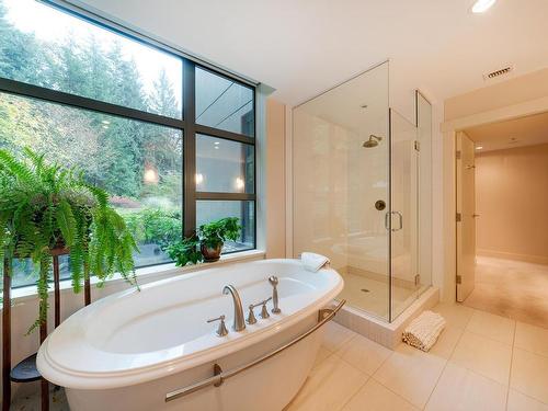 301 3315 Cypress Place, West Vancouver, BC 