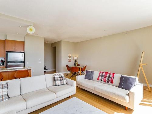 Ph5 9222 University Crescent, Burnaby, BC 