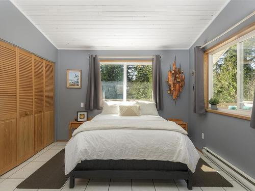 5887 Brooks Road, Halfmoon Bay, BC 