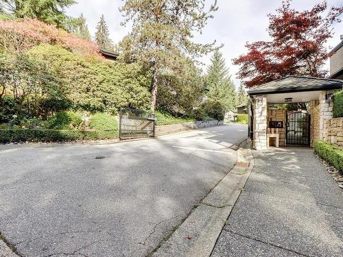 1 1900 Indian River Crescent, North Vancouver, BC 