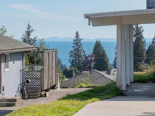 716/718 Hillcrest Road, Gibsons, BC 