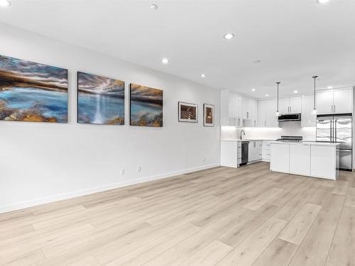 201 6688 Royal Avenue, West Vancouver, BC 