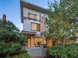 415 E 6TH AVENUE  Vancouver, BC V5T 1K5