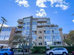 205 1818 W 6TH AVENUE  Vancouver, BC V6J 1R6