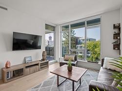 402 4988 CAMBIE STREET  Vancouver, BC V5Z 2Z5