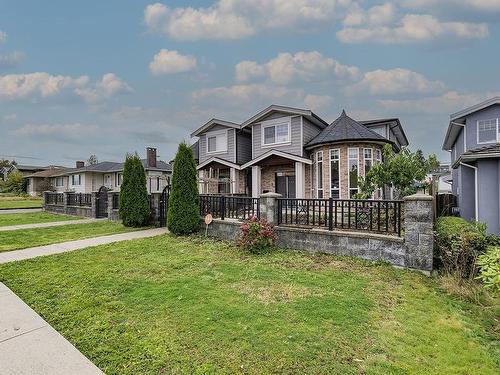 305 Stratford Avenue, Burnaby, BC 