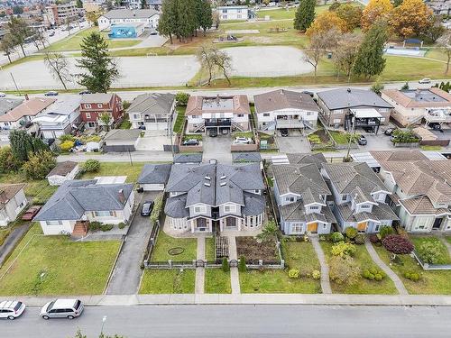 305 Stratford Avenue, Burnaby, BC 