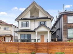 1 736 E 32ND AVENUE  Vancouver, BC V5V 2Y6