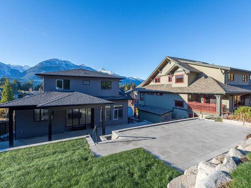 1066 Jay Crescent, Squamish, BC 