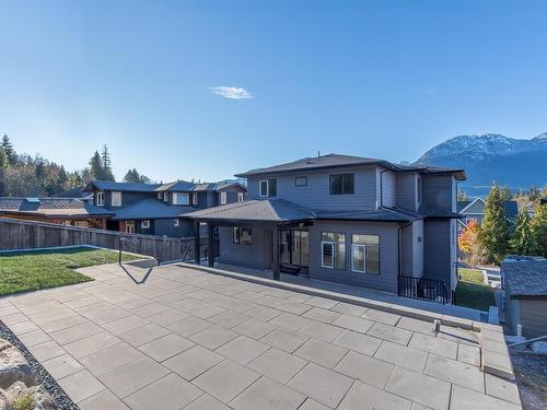 1066 Jay Crescent, Squamish, BC 