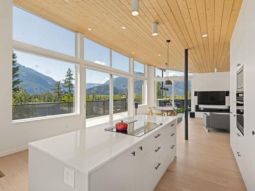 1764 Pinewood Drive, Pemberton, BC 