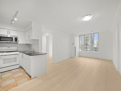 2501 63 Keefer Place, Vancouver, BC 