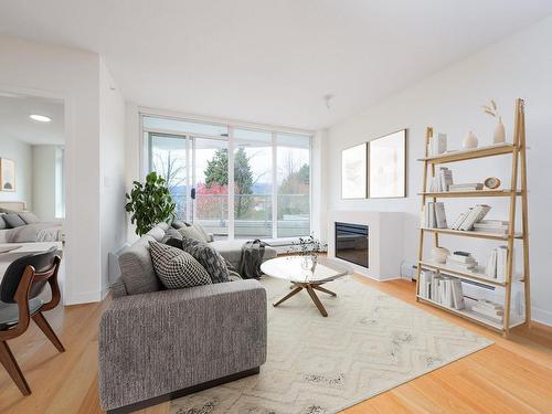 403 175 W 2Nd Street, North Vancouver, BC 