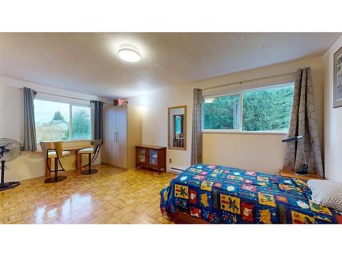 1 753 Hillcrest Road, Gibsons, BC 