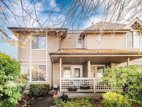 25 2133 St. Georges Avenue, North Vancouver, BC 