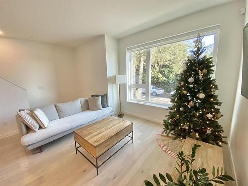 47 528 E 2Nd Street, North Vancouver, BC 