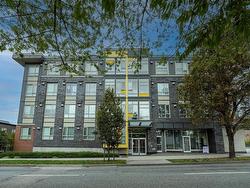 215 2889 E 1ST AVENUE  Vancouver, BC V5M 0G2