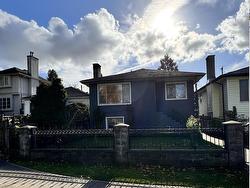 2324 E 30TH AVENUE  Vancouver, BC V5R 2S1