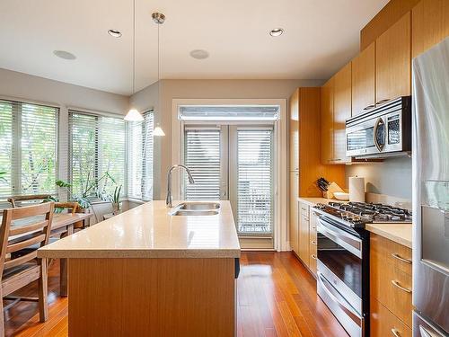 261 W 5Th Street, North Vancouver, BC 