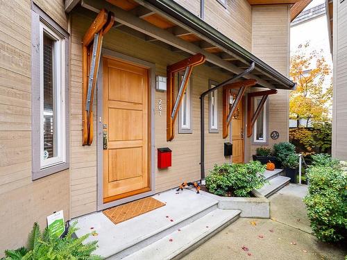 261 W 5Th Street, North Vancouver, BC 