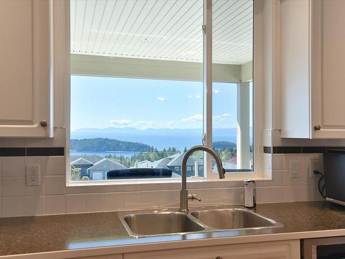 6217 Oracle Road, Sechelt, BC 