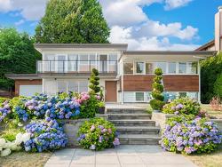 1555 LAWSON AVENUE  West Vancouver, BC V7V 2C8