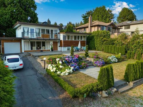 1555 Lawson Avenue, West Vancouver, BC 