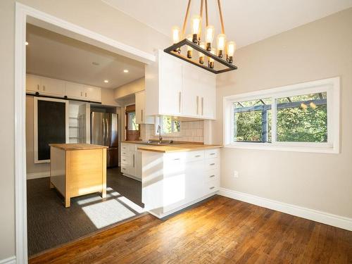 1858 Deep Cove Road, North Vancouver, BC 