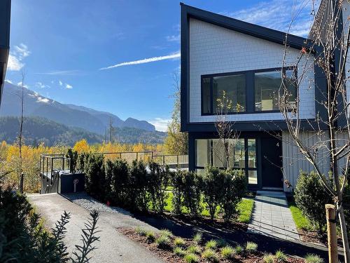 4 40809 The Crescent, Squamish, BC 