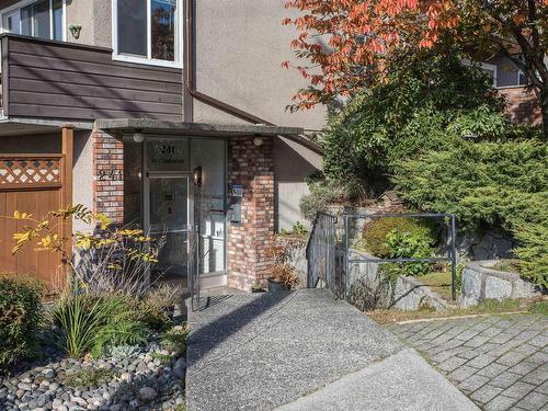 105 241 St. Andrews Avenue, North Vancouver, BC 