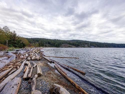 7462 Redrooffs Road, Halfmoon Bay, BC 