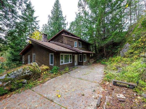 7462 Redrooffs Road, Halfmoon Bay, BC 