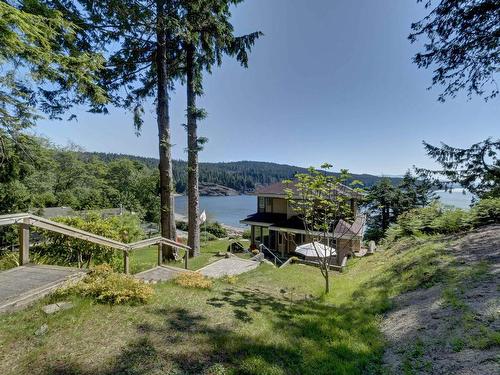 7659 Redrooffs Road, Halfmoon Bay, BC 