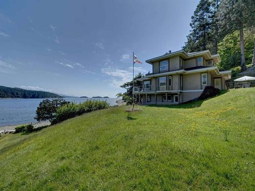 7659 Redrooffs Road, Halfmoon Bay, BC 