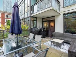 401 1211 MELVILLE STREET  Vancouver, BC V6E 0A7