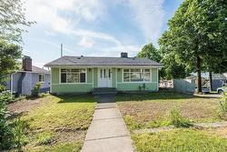 4805 JOYCE STREET  Vancouver, BC V5R 4G4