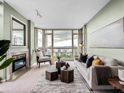 803 160 W KEITH ROAD  North Vancouver, BC V7M 3M2