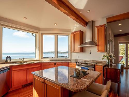 5285 Taylor Crescent, Halfmoon Bay, BC 