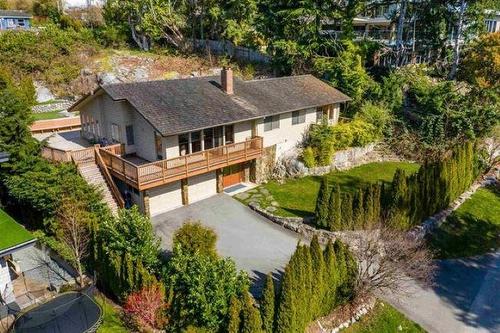 3895 Southridge Avenue, West Vancouver, BC 