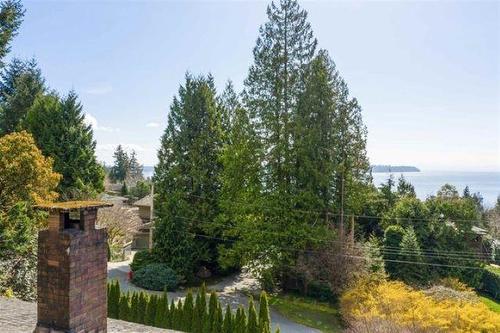 3895 Southridge Avenue, West Vancouver, BC 