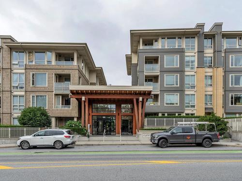 319 2665 Mountain Highway, North Vancouver, BC 